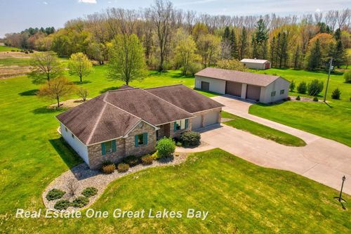 3562 N Gleaner Rd, Freeland, MI, 48623-8829 | Card Image