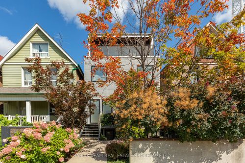 3212 Dundas St W, Toronto, ON, M6P2A3 | Card Image