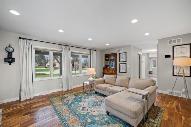 2521 W Wending Drive, House other with 4 bedrooms, 2 bathrooms and null parking in Glendale WI | Image 18