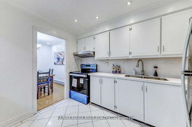 21 - 25 Pebble Byway, Condo with 3 bedrooms, 2 bathrooms and null parking in North York ON | Image 12