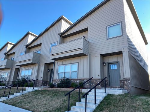 2618 N Ward Dr, Fayetteville, AR, 72704-5163 | Card Image