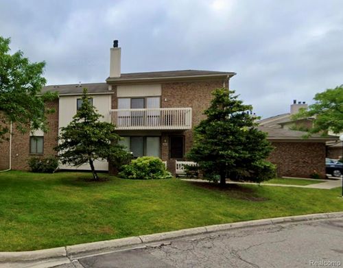 62-6693 Maple Lakes Dr, West Bloomfield, MI, 48322-3069 | Card Image