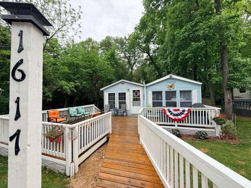 16-17 Woodhaven Dr E, Sublette, IL, 61367 | Card Image