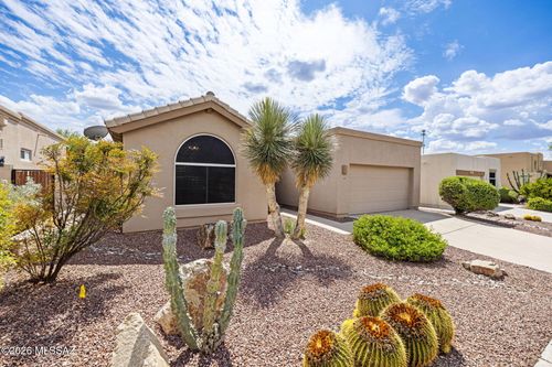 11990 N Labyrinth Dr, Oro Valley, AZ, 85737-3453 | Card Image
