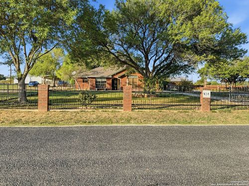 434 County Road 6610, Devine, TX, 78016-4147 | Card Image