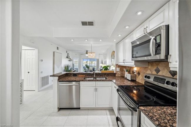 APT-2303 - 28068 Cavendish Ct, Condo with 2 bedrooms, 2 bathrooms and 1 parking in BONITA SPRINGS FL | Image 9