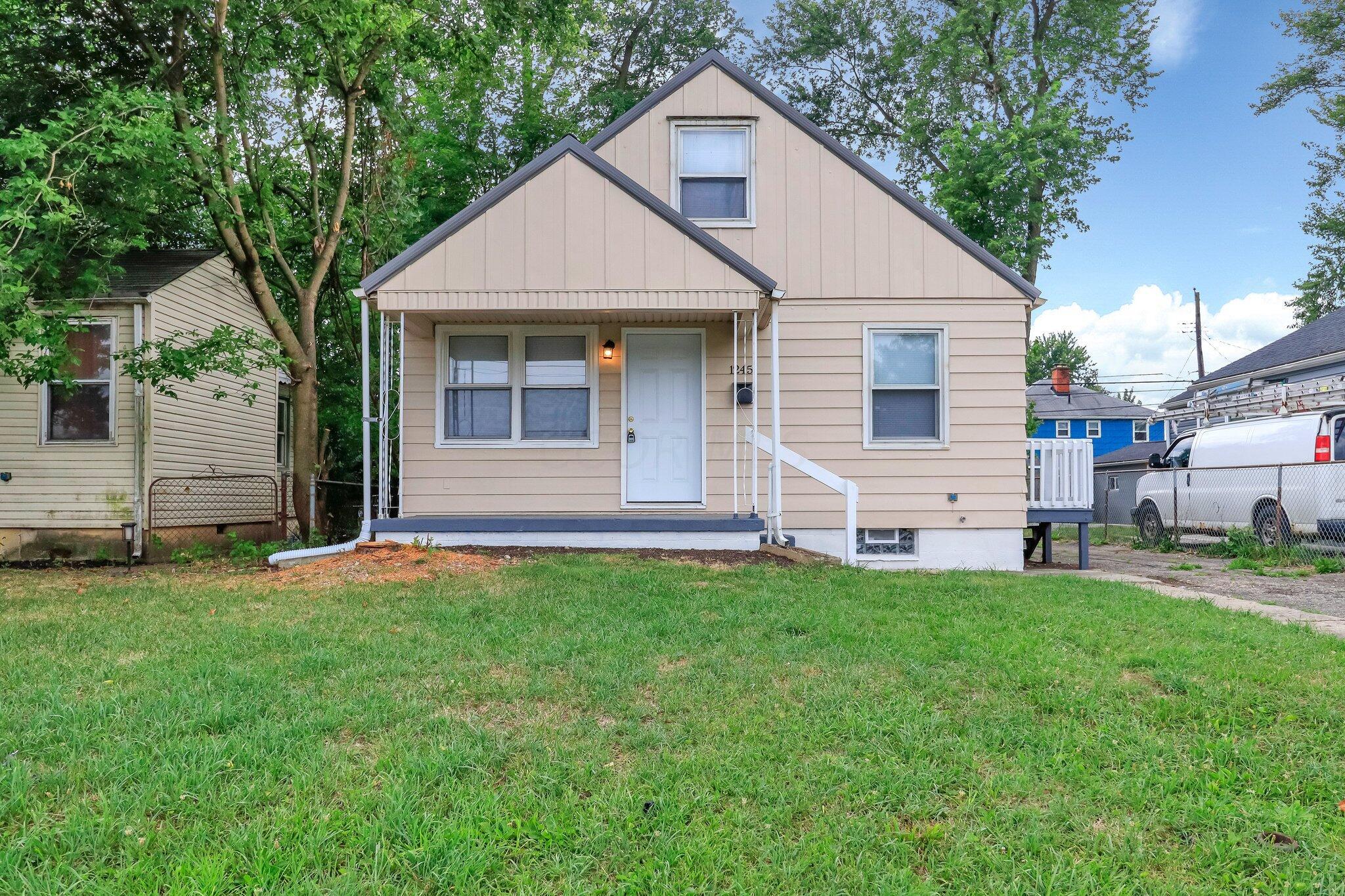 Duxberry Ave, Columbus, OH 43211
