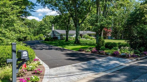 225 Laurel Ln, Syosset, NY, 11791-1908 | Card Image