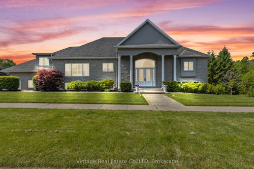 3689 Cardinal Dr, Niagara Falls, ON, L2H2Y1 | Card Image