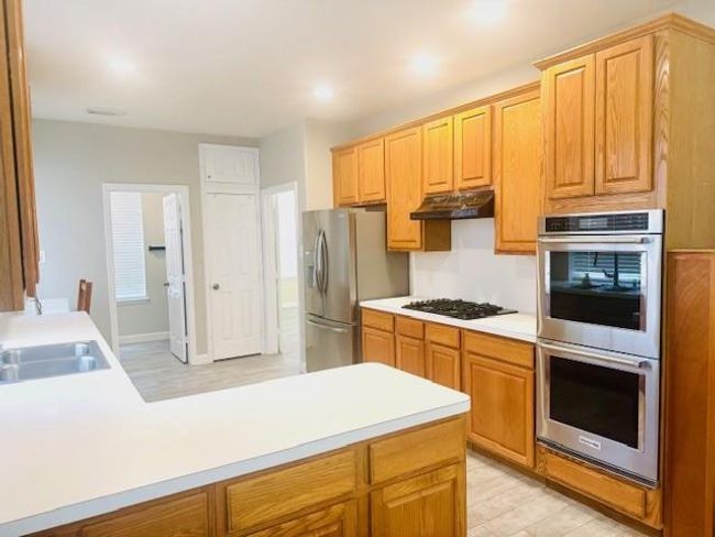 19126 S Rim Trl, House other with 4 bedrooms, 3 bathrooms and 2 parking in Spring TX | Image 6