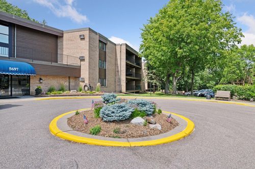 apt-316-5697 Green Circle Dr, Minnetonka, MN, 55343-9650 | Card Image