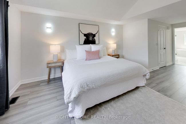 1112 Booth Ave, House other with 4 bedrooms, 4 bathrooms and 2 parking in Innisfil ON | Image 16