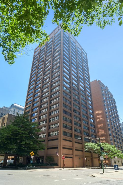 apt-602-247 Chestnut St, Chicago, IL, 60611-2497 | Card Image