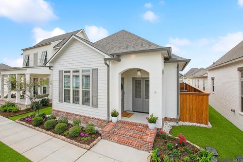 4944 Crestfield Way, Gonzales, LA, 70737-8263 | Card Image