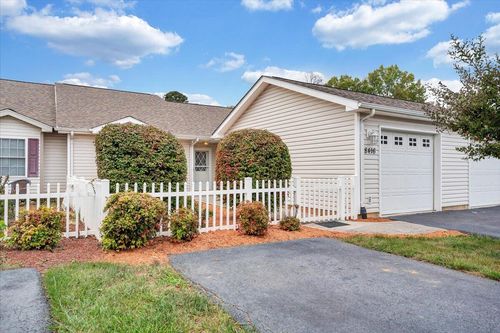 8416 Stoney Corner Ln, Roanoke, VA, 24019-4449 | Card Image