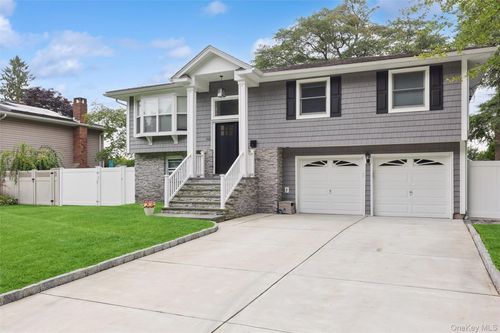 162 Stuyvesant Rd, Oakdale, NY, 11769-2246 | Card Image