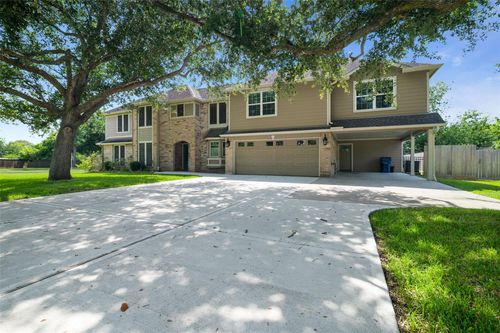 705 Briarmeadow Ave, Friendswood, TX, 77546-4722 | Card Image