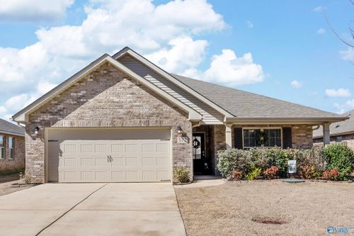 372 Willow Bank Cir, Decatur, AL, 35603-7803 | Card Image