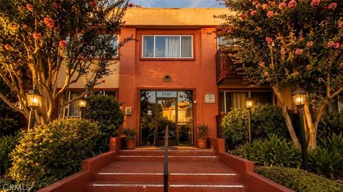 34-5349 Newcastle, Encino, CA, 91316 | Card Image