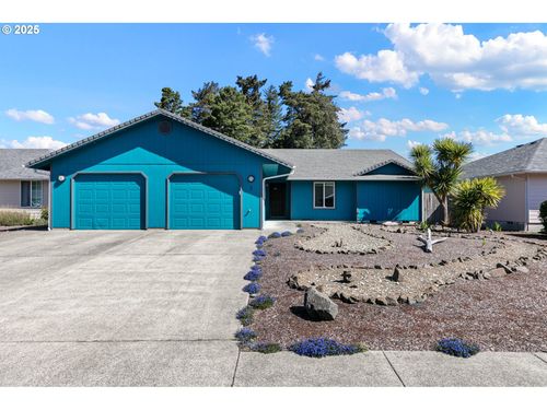 2 Park Village Dr, Florence, OR, 97439-9586 | Card Image