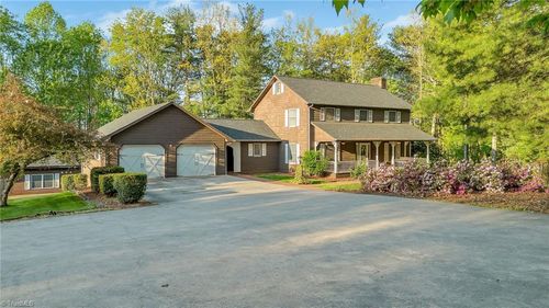 312 Hensley Eller Rd, Millers Creek, NC, 28651-9133 | Card Image