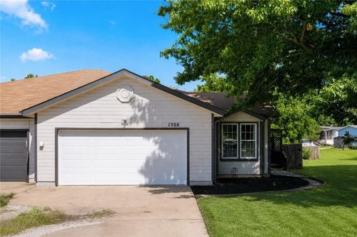 1388 N Ridge Pkwy, Olathe, KS, 66061-5872 | Card Image