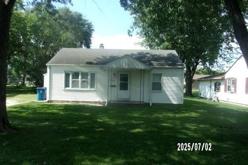 708 E Oak St, Watseka, IL, 60970-1452 | Card Image