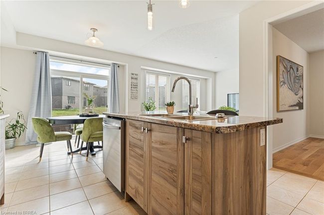83 Munro Cir, House other with 4 bedrooms, 3 bathrooms and 4 parking in Brantford ON | Image 13