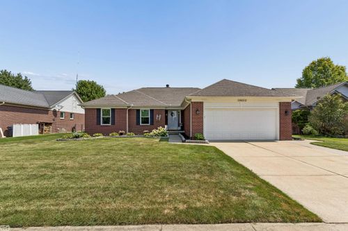 54652 Arrow Wood Ln, New Baltimore, MI, 48047-6305 | Card Image