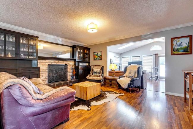 4 Strathwood Bay Sw, Home with 3 bedrooms, 2 bathrooms and 4 parking in Calgary AB | Image 14