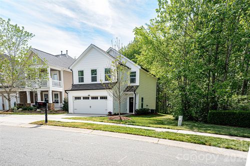 2025 Woodshorn Dr, Matthews, NC, 28104-8075 | Card Image