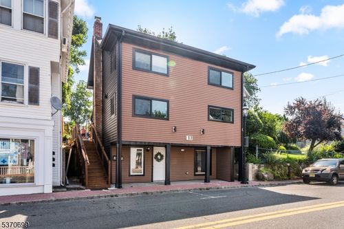 17 Main St, Hamburg, NJ, 07419-1535 | Card Image