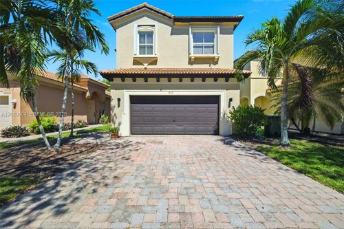 977 Ne 37th Pl, Homestead, FL, 33033-5891 | Card Image