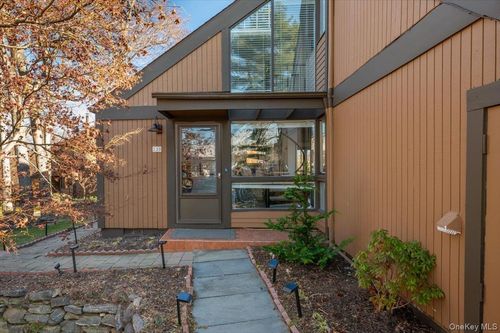 110 Round Hill Rd, Dobbs Ferry, NY, 10522-3305 | Card Image