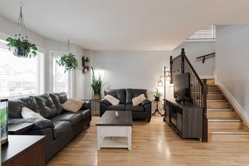 129 Honeysuckle Way, Fort Mcmurray, AB, T9K0M8 | Card Image