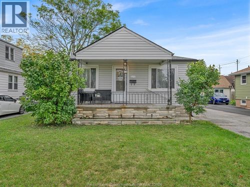 615 Bensette St, Windsor, ON, N8X2Y8 | Card Image
