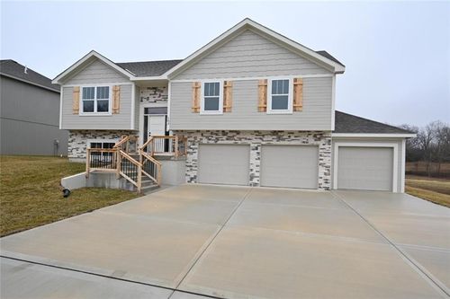 109 Johnson Cir, Dearborn, MO, 64439-5508 | Card Image
