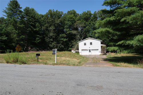 2 Valley View Rd, Bloomingburg, NY, 12721-5215 | Card Image