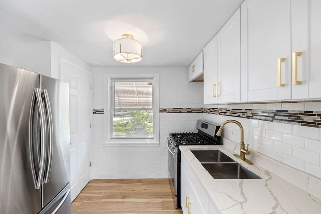 9178 S Burnside Ave, Townhouse with 2 bedrooms, 1 bathrooms and null parking in CHICAGO IL | Image 6