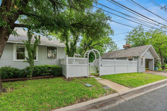 1502 Olive St, House other with 2 bedrooms, 1 bathrooms and 1 parking in Georgetown TX | Image 33