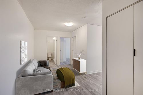 3-638 Dufferin St, Toronto, ON, M6K2B4 | Card Image