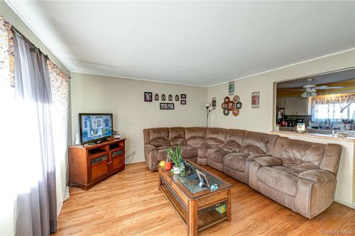 347 Atlantic Ave, Bay Shore, NY, 11706-5614 | Card Image