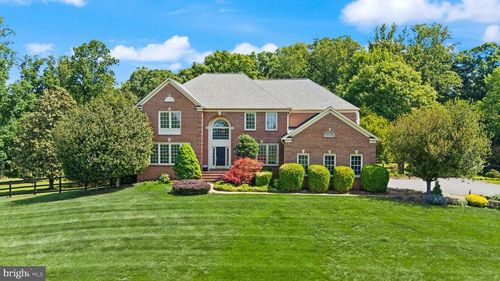 511 Nalls Dairy Ct, Great Falls, VA, 22066-1145 | Card Image