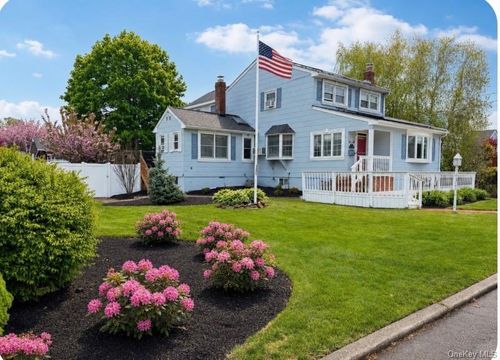 19 Westbridge Dr, Babylon, NY, 11702-3624 | Card Image