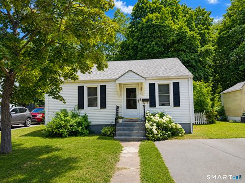 43 Essex St, Manchester, CT, 06040-4003 | Card Image