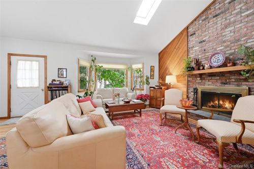 318-B Mill Rd, Manorville, NY, 11949-1806 | Card Image