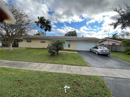 7200 Nw 10th Pl, Plantation, FL, 33313-6045 | Card Image