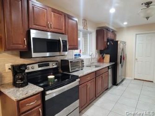 317 Whipple St, Brentwood, NY, 11717-2820 | Card Image