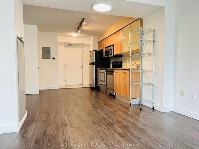 710 - 37 Grosvenor St, Condo with 2 bedrooms, 1 bathrooms and null parking in Toronto ON | Image 5