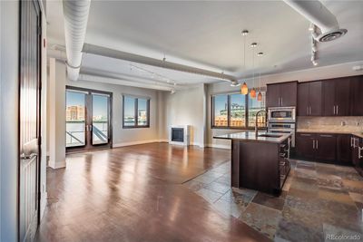 402 - 2101 Larimer Street, Condo with 2 bedrooms, 1 bathrooms and 1 parking in Denver CO | Image 2